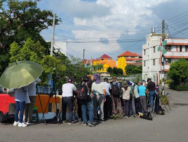 各地的摄影好手慕名前往拍照。（图／彰化县大村乡过沟社区发展协会授权提供）