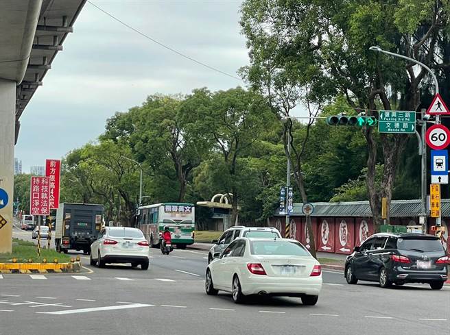 科技执法告警牌面。(交通局提供／蔡依珍桃园传真)