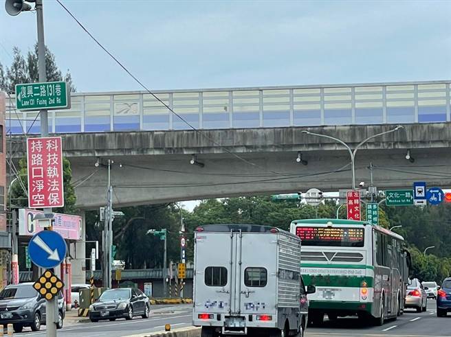 科技执法告警牌面。(交通局提供／蔡依珍桃园传真)