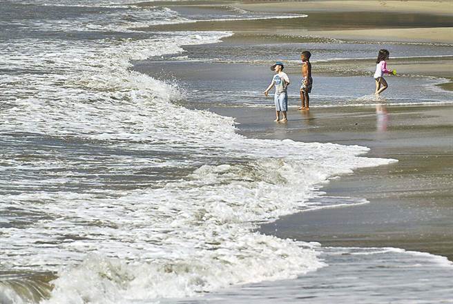 陆媒引述全球研究人员说法，2023年可能成为有记录以来最热年，海洋温度持续飙升。（美联社）