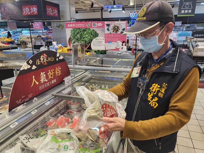 花蓮縣衛生局啟動端午專案稽查，抽檢市售的肉粽。（花蓮縣衛生局局提供／王志偉花蓮傳真）