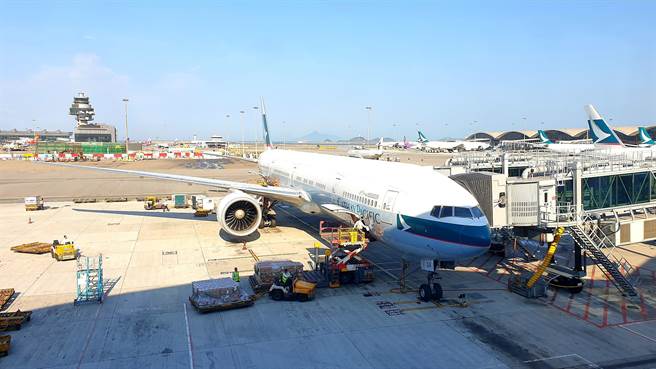 国泰航空公布毛毯事件改善方案：招聘陆籍空服、扩大普通话服务。（蓝孝威摄）