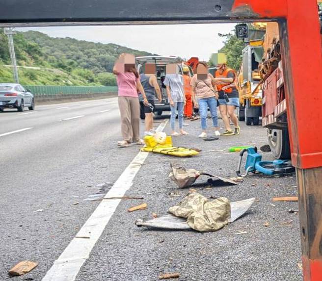 家屬現場指認，悲痛欲絕。(民眾提供／李京昇苗栗傳真)