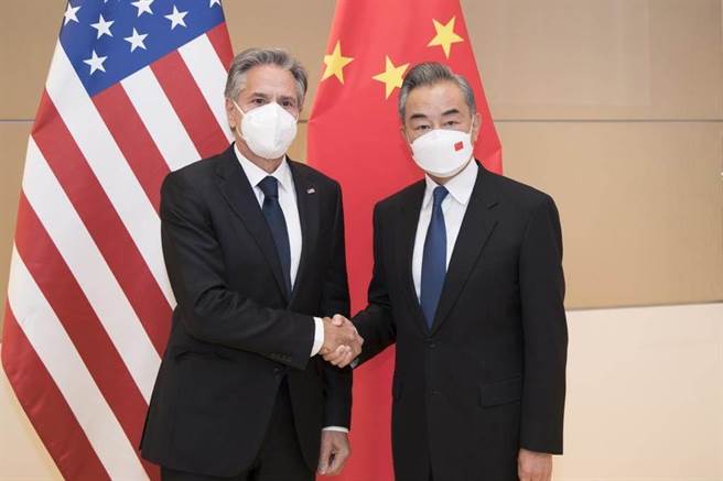 王毅19日會面布林肯，表示中美關係的波折美方需反思，並再度強調台灣是中國核心利益，沒有妥協退讓空間。圖為去年9月時任中國外長的王毅與美國務卿部林肯在紐約會晤。（中新社）