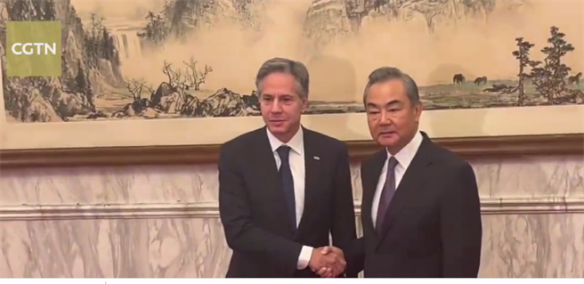 中共中央外事工作委员会办公室主任王毅今日上午与美国务卿布林肯举行会晤。 （摘自央视画面）
