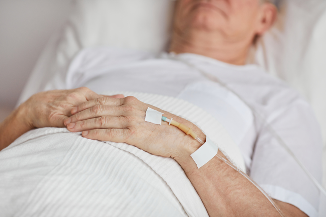 一名男子为了避免高血压，改食用低钠盐，但因低钠盐含钾量高，男子肾功能不佳，无法排除钾离子，导致高血钾症状，严重心律不整。(示意图/ Shutterstock )