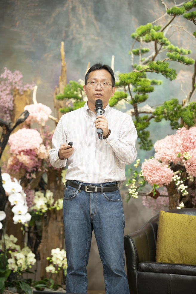 惠中寺未来与希望系列讲座，讲师吴家德分享其人生歷程及佛法对自己的启发。（图／惠中寺提供）