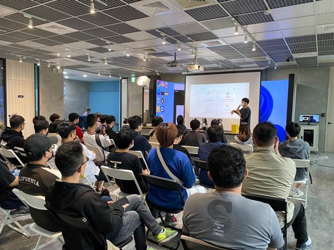 6月29日攤車輔導計畫說明會預計在青年局之高雄新媒體人才培育中心辦理。（柯宗緯翻攝）