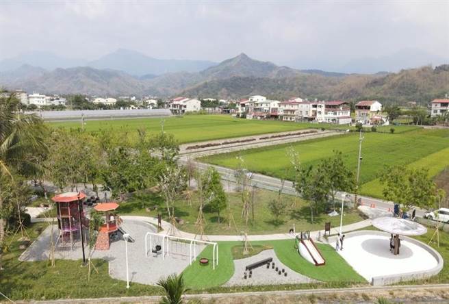 高雄市投入约1750万元经费，于美浓湖畔旁打造约0.25公顷的特色游戏场。（高雄市工务局提供／崔正纲高雄传真）