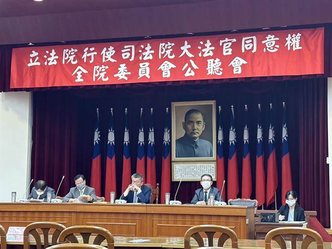 立法院19日举行大法官同意权公听会，由立法院副院长蔡其昌主持。（黄婉婷摄）