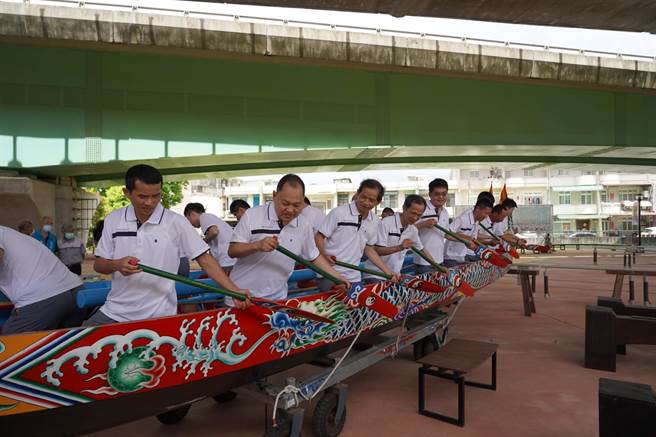 宜兰县礁溪乡具有225年歷史的二龙传统竞渡，22日将于二龙河盛大展开，由在地淇武兰与洲仔尾2队代表两庄头进行传统竞渡。（礁溪乡公所提供／吴佩蓉宜兰传真）