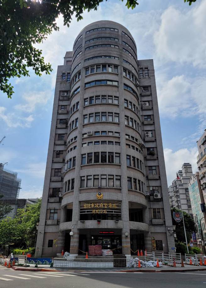 吕女吸胶事发地，竟距离北投分局不到一百公尺。（游定刚拍摄）