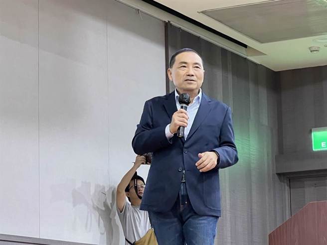 侯友宜抛出合理化房屋持有税制、提升自我防卫能力、兼顾安全减碳稳定的稳定能源供给，以及恢復台海稳定与和平四大国政方针。（李奇叡摄）