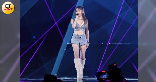 张若凡日前在「2023 hito流行音乐奖颁奖典礼」上性感演出非常吸睛。（图／林士杰摄）