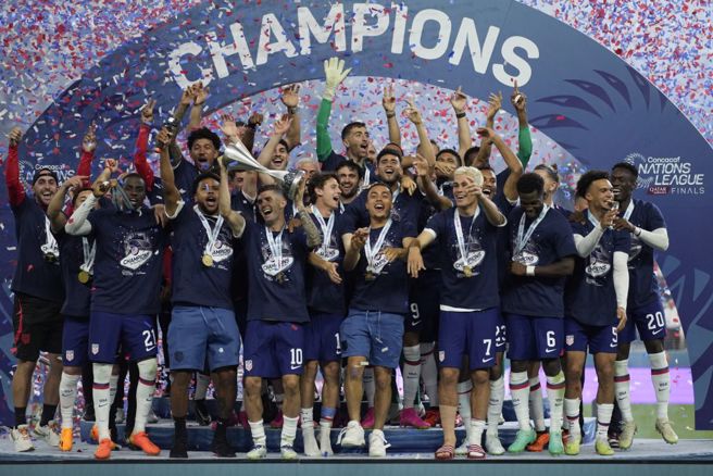 美国足球队勇夺CONCACAF联赛冠军。（美联社）