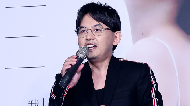 黃子佼昨（19日）承認曾對女子強吻拍裸照，自曝進演藝圈時性慾望強，一天可以3次，還露出前額一大片禿頭的樣子。(資料照)