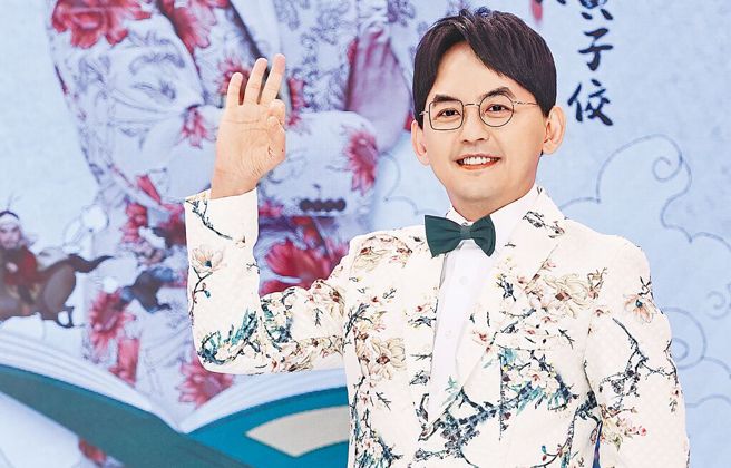 李静唯查看黄子佼的塔罗密码，发现今年走「死神」。（本报资料照片）