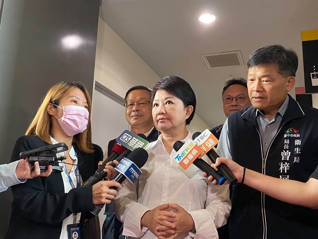 台中市長盧秀燕證實今天有民眾在市府內欲輕生，但已成功勸回，未發生憾事。（張亦惠攝）