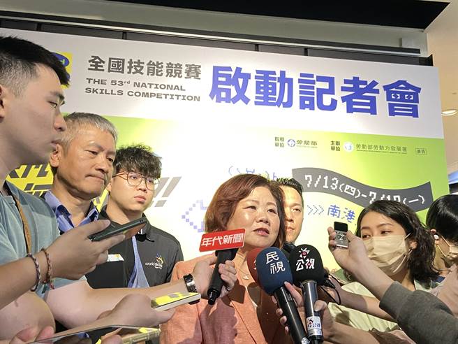 劳动部部长许铭春今天受访时表示，目前已与新移工来源国确定备忘录内容，希望能够在今年下半年签订。（林良齐摄）