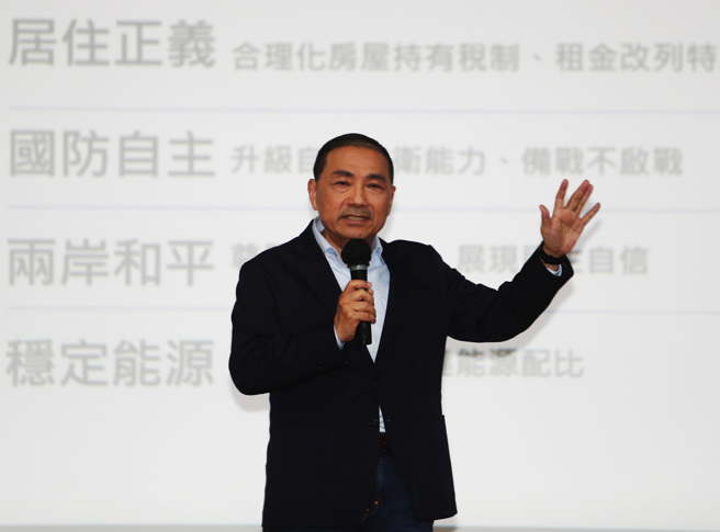 国民党总统参选人侯友宜19日出席校园总统马拉松，与台大学生对谈，并发表他的治国理念与政见。（季志翔摄）