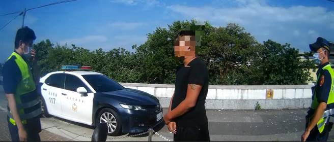 警方将谢男逮捕到案。（民眾提供／李京升苗栗传真）