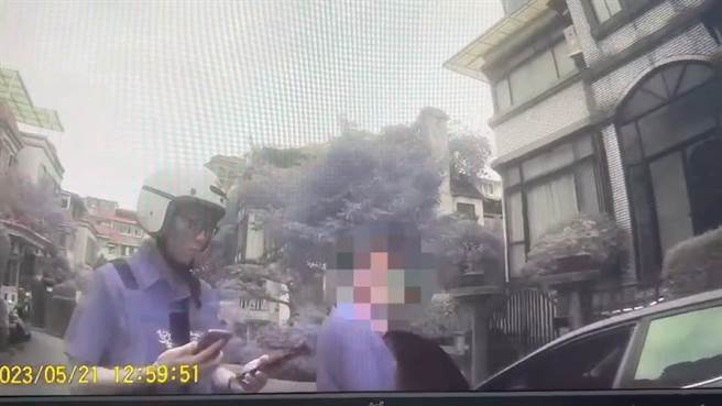 警方透过手机定位，找到在车内的王女。（翻摄照片／林郁平台北传真）