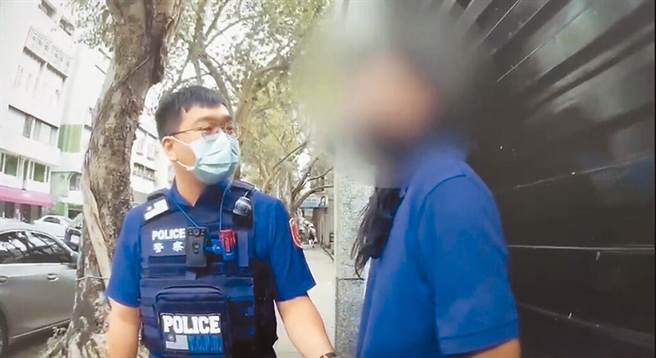 熊姓男子骑乘偷来的单车，在台北市松山区随机对貌美女子袭胸摸臀骚扰，1小时就对6名女子伸出狼爪。警方调阅监视器，当天下午就迅速逮捕他。（本报资料照片，翻摄画面／胡欣男台北传真）