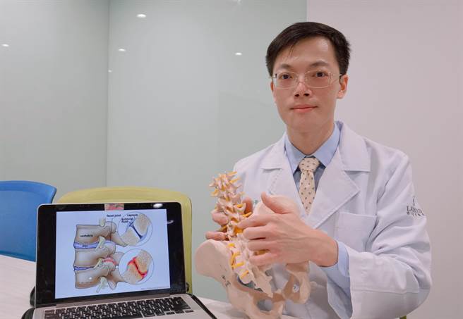 相同姿势久引发小面关节炎，打关节增生剂可舒缓疼痛。(联新国际医院提供／吕筱蝉桃园传真)