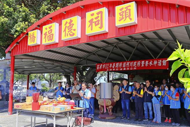 苗栗市公所20日在头屋大桥旁桥头伯公庙前举行祭水神祈福仪式保佑河域平安。（苗栗市公所提供／李京升苗栗传真）