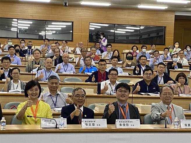 教育部今天在台中静宜大学举行的「大学校院教务、校务经营主管联席会议」中，提出「大学学士班学生就学期间服役弹性修业措施」。（林志成摄）