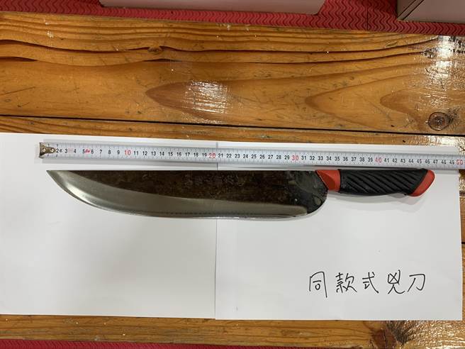 陳嫌用同款魚刀砍死印尼籍船員。（翻攝照片／林郁平台北傳真）