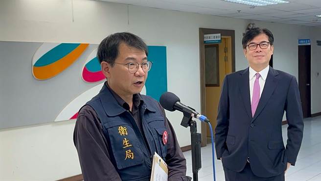 外界质疑为何不公布名单？高市卫生局副局长潘照颖（左）强调，开不当处方的医师是个人行为，跟诊所执业地点不相关。（柯宗纬摄）