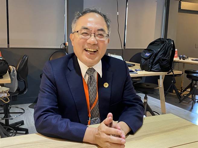 台大校長陳文章呼籲教育部讓大學漲學雜費。（林志成攝）