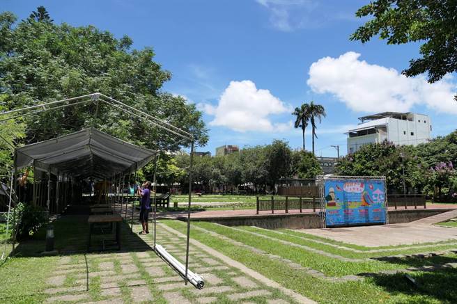 云林县北港水道头文化园区22至25日规画气垫水乐园，免费让民眾清凉一夏。（张朝欣摄）