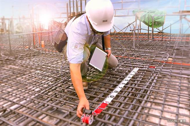 三发地产指出，高雄仁武「三发首席大院」及台南大桥重划区的「三发桥」均导入SGS第三方检验，委由SGS在建筑结构、防水等工程上检验，层层把关，打造安心住宅。（柯宗纬翻摄）