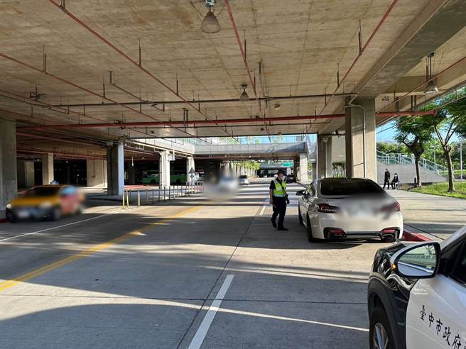 端午节连假到来将涌入人、车潮，台中市政府警察局乌日分局20日公布中部民眾前往高铁台中站替代路线，避免壅塞。（乌日警分局提供／潘虹恩台中传真）