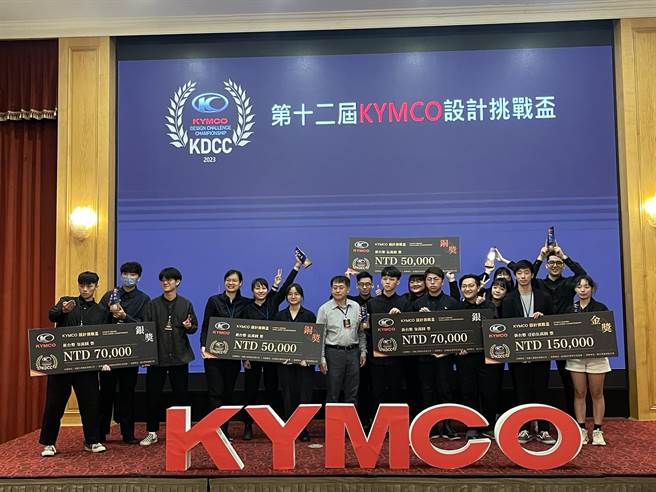 第12届光阳设计挑战杯日前精彩落幕，本届以「传奇重生」为主轴，年轻设计师以KYMCO热销机种发想，结合时下流行的电能、露营、户外运动等题材，展现新世代的创 意。（袁庭尧摄）