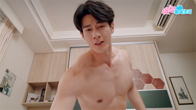 黃柏峰脫去上衣，在劇中秀出好身材。（LINE TV提供）