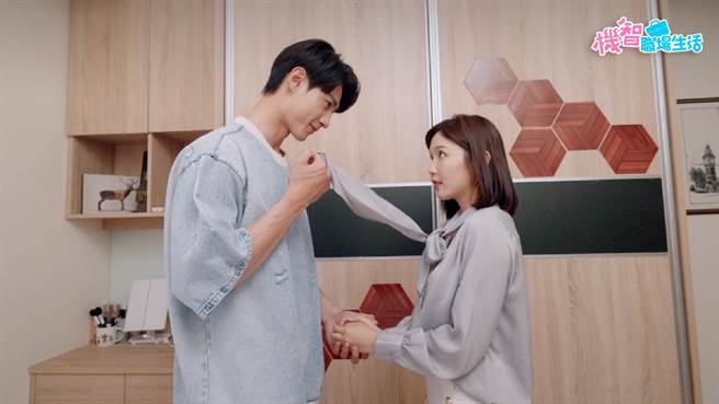 黃柏峰（左）幻想與馮容潔同居生活，霸氣宣示主權。（LINE TV提供）