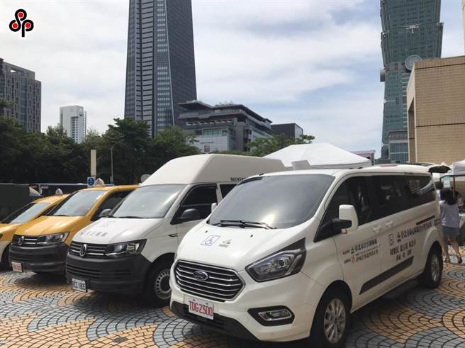 目前身障者出门交通工具可选择復康巴士或是通用计程车等。(本报资料照片)