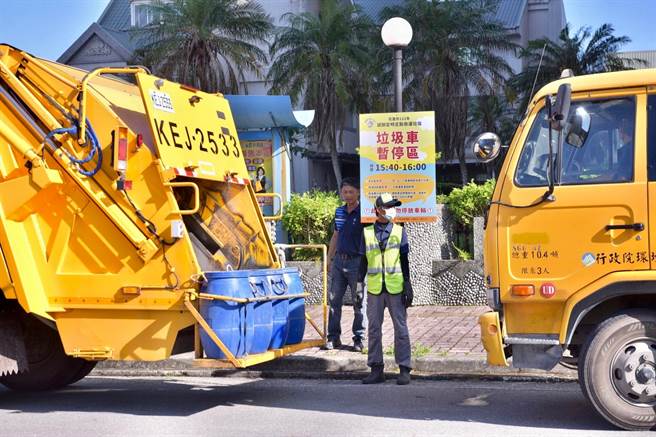 花莲市区今起试办垃圾定时定点收运，避免市民追赶垃圾车。（花莲市公所提供／王志伟花莲传真）
