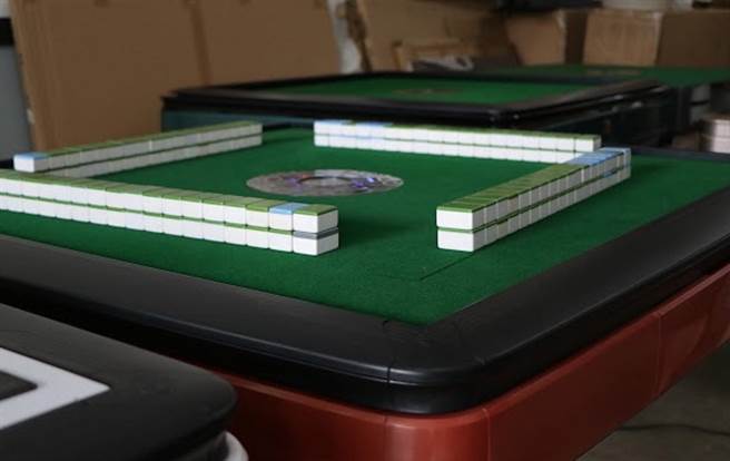 彰化分署變賣物件當中有電動麻將桌。（彰化分署提供／孫英哲彰傳真）