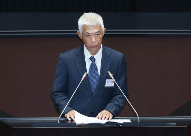 立法院20日臨時會進行司法院大法官被提名人資格審查，被提名人尤伯祥上台說明並答詢。（姚志平攝）