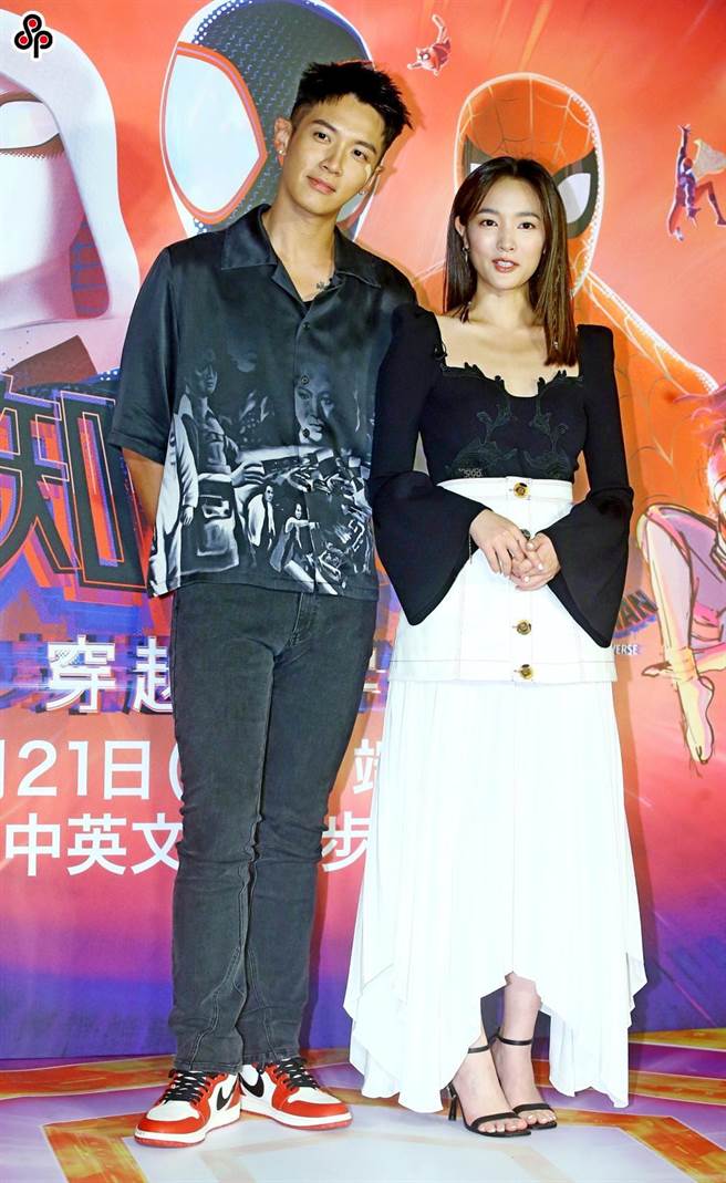 柯震东（图左）、王净出席动画电影《蜘蛛人：穿越新宇宙》中文版首映会。（粘耿豪摄）