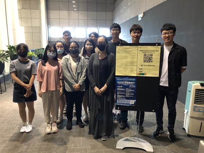 台湾中医执业环境改革协会及多位中医系学生20日出席中医专科医师制度说明会。执改会于会中反对中医专科医师制度强行上路，并发动连署，号召基层中医师提出反对意见。（台湾中医执业环境改革协会提供／潘虹恩台中传真）