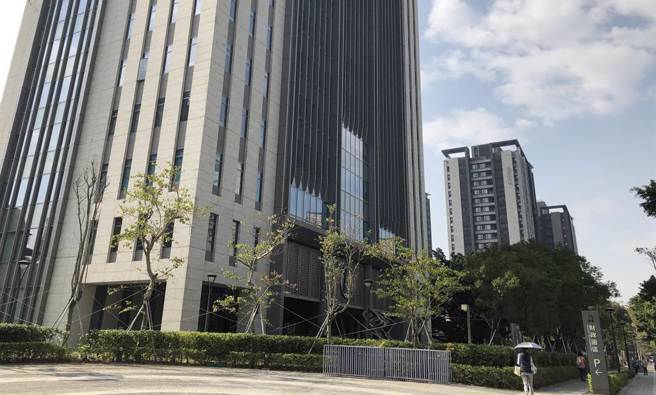 财政部调高菸酒业者泄漏个资罚锾。（图／吴静君摄）