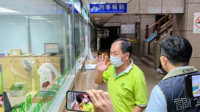 除张秉钧外，曾任四届基隆市议员的张锦煌，也遭调查局移送地检署。（张志康摄）