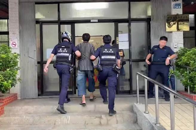 刘姓惯窃下手偷取3套女性内衣裤，遭警方逮捕后还辩称是前女友的。（横山分局提供／邱立雅竹县传真）