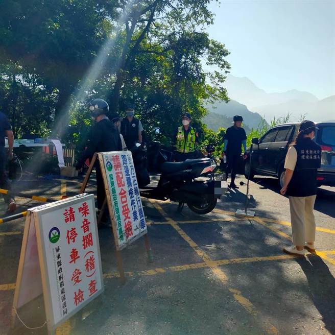 端午4天连假将于22日开跑，里港警分局将沿台24线以「不定时定点」方式配合监理站及环保局，加强取缔交通违规。（警方提供／谢佳潾屏东传真）