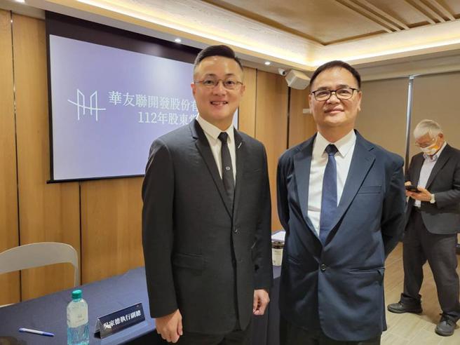 （华友联董事长陆照廷21日在股东常会之后表示，央行第二户贷款最高7成，将对预售交屋造成困扰，右为执行副总吴家德。图/顏瑞田）